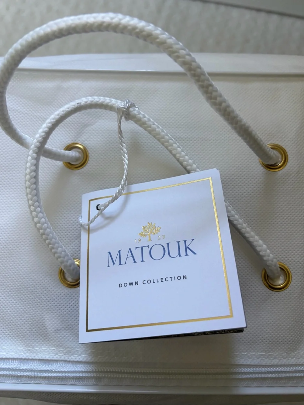 NWT! Matouk Queen down comforter
